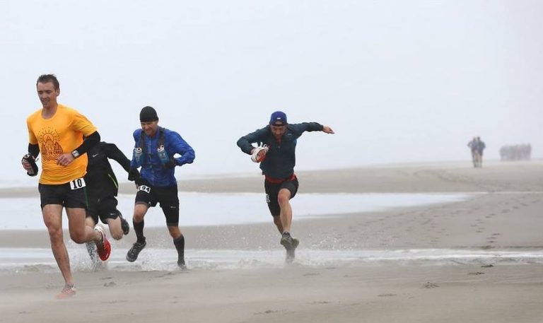 Adrian running along beach at Oregon 50km