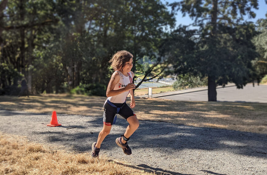 A young racer charges through the first lap of their run.