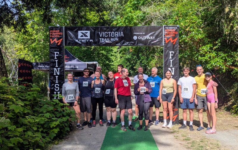 Racers stand together shoulder to shoulder at the XTERRA Trail Run at Durance Lake.